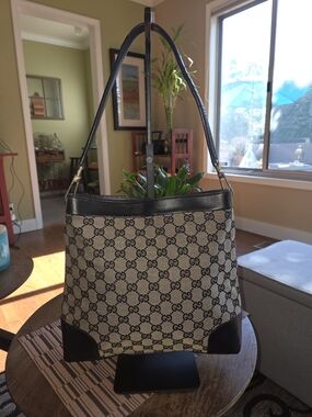 Authentic Gucci Black Shoulder Bag Interior Serial Tag